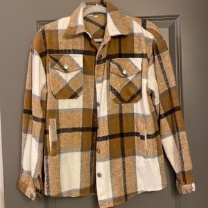 Camel and navy plaid shacket- M
